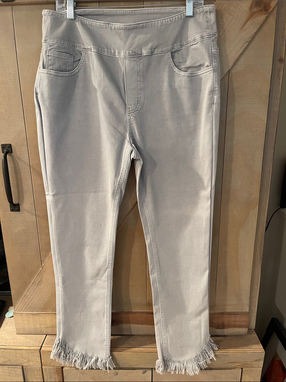 Ethyl Women’s Light Gray Fringe-Hem Jeans 14 nwot